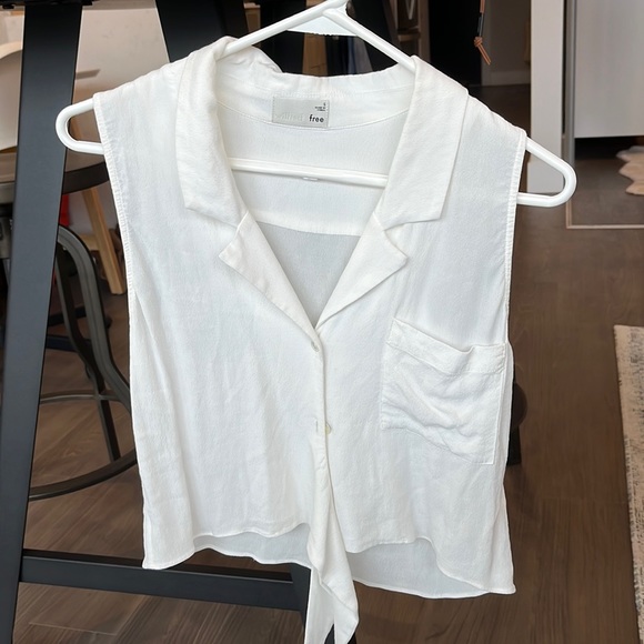 Sleeveless Aritzia Blouse - Picture 1 of 3
